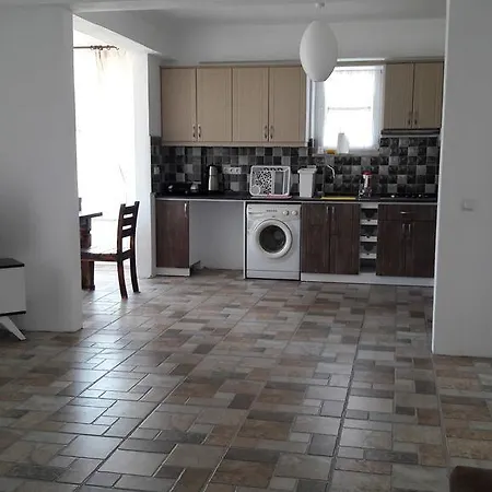 Valley Vista Apartment *
