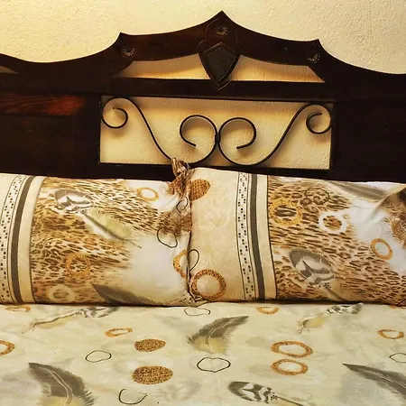 Valley Vista Apartment *